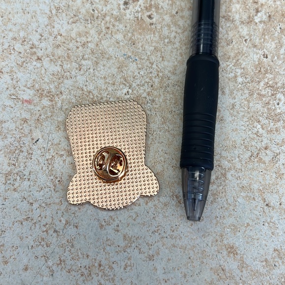 Kirby Gameboy Pin - Picture 3 of 3